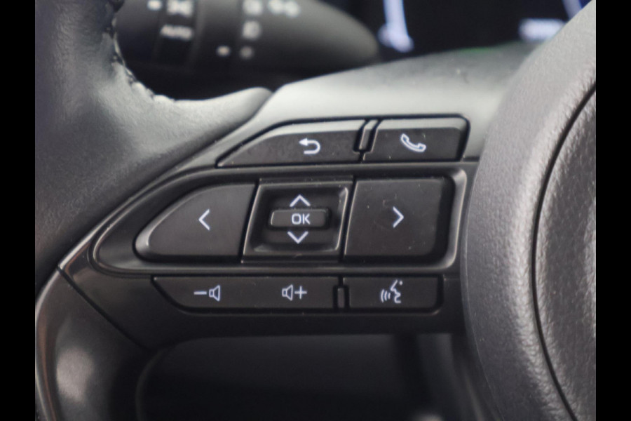 Toyota Yaris 1.5 Hybrid 115 Dynamic Luxury | Stuur- & Stoelverwarming | Parkeersensoren | Adaptieve Cruise Control | BSM