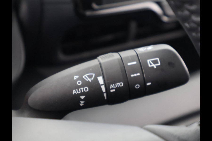 Toyota Yaris 1.5 Hybrid 115 Dynamic Luxury | Stuur- & Stoelverwarming | Parkeersensoren | Adaptieve Cruise Control | BSM