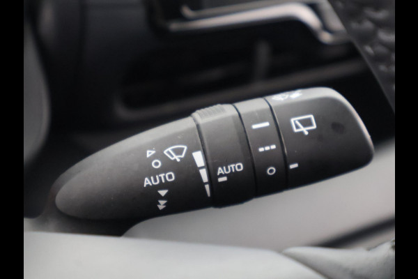 Toyota Yaris 1.5 Hybrid 115 Dynamic Luxury | Stuur- & Stoelverwarming | Parkeersensoren | Adaptieve Cruise Control | BSM