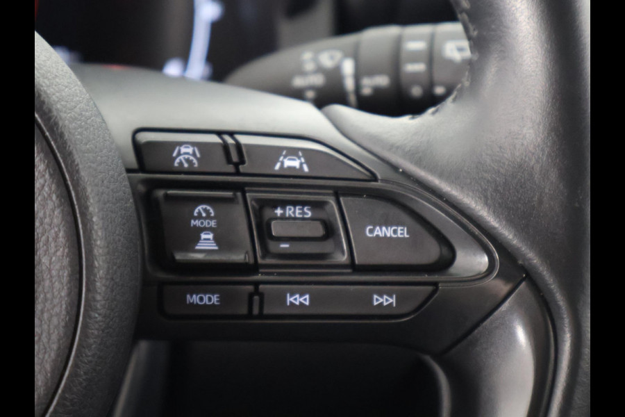 Toyota Yaris 1.5 Hybrid 115 Dynamic Luxury | Stuur- & Stoelverwarming | Parkeersensoren | Adaptieve Cruise Control | BSM