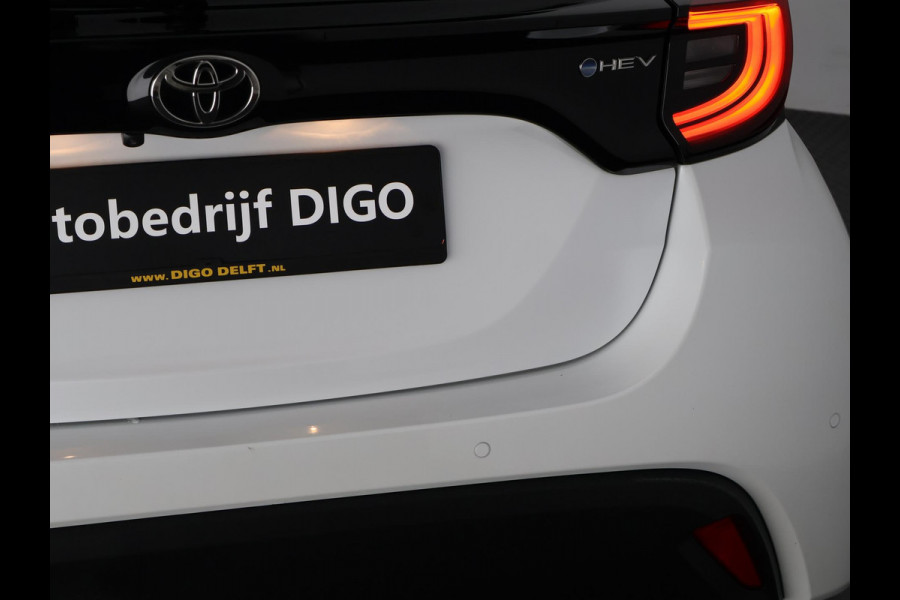 Toyota Yaris 1.5 Hybrid 115 Dynamic Luxury | Stuur- & Stoelverwarming | Parkeersensoren | Adaptieve Cruise Control | BSM