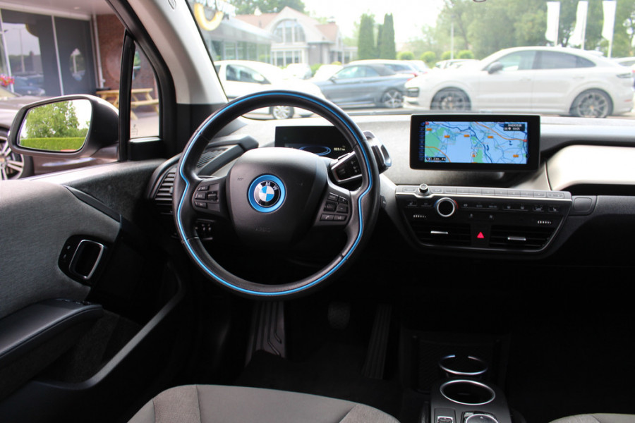 BMW i3 Executive Edition 120Ah 42 kWh / SoH 87,8% / Camera / Navigatie / 20'' / LED / Warmtepomp / Stoelverwarming / DAB / Cruise Control