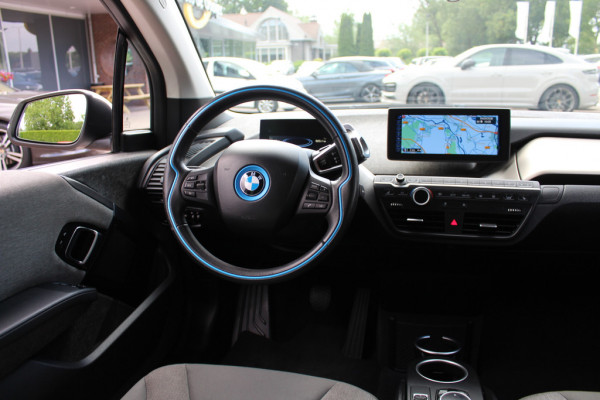 BMW i3 Executive Edition 120Ah 42 kWh / SoH 87,8% / Camera / Navigatie / 20'' / LED / Warmtepomp / Stoelverwarming / DAB / Cruise Control