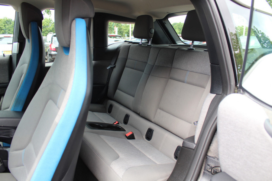 BMW i3 Executive Edition 120Ah 42 kWh / SoH 87,8% / Camera / Navigatie / 20'' / LED / Warmtepomp / Stoelverwarming / DAB / Cruise Control