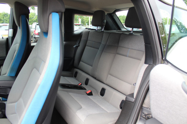 BMW i3 Executive Edition 120Ah 42 kWh / SoH 87,8% / Camera / Navigatie / 20'' / LED / Warmtepomp / Stoelverwarming / DAB / Cruise Control
