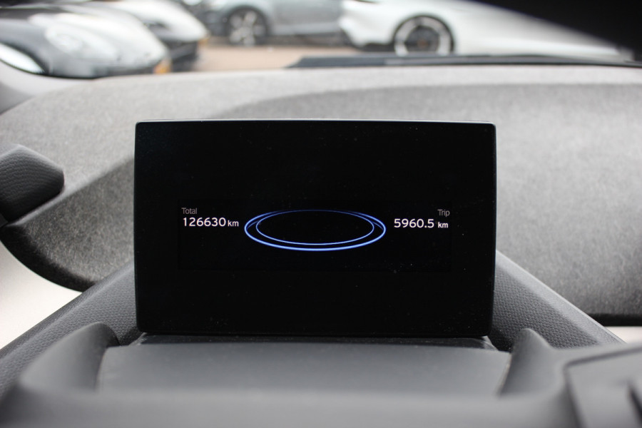 BMW i3 Executive Edition 120Ah 42 kWh / SoH 87,8% / Camera / Navigatie / 20'' / LED / Warmtepomp / Stoelverwarming / DAB / Cruise Control