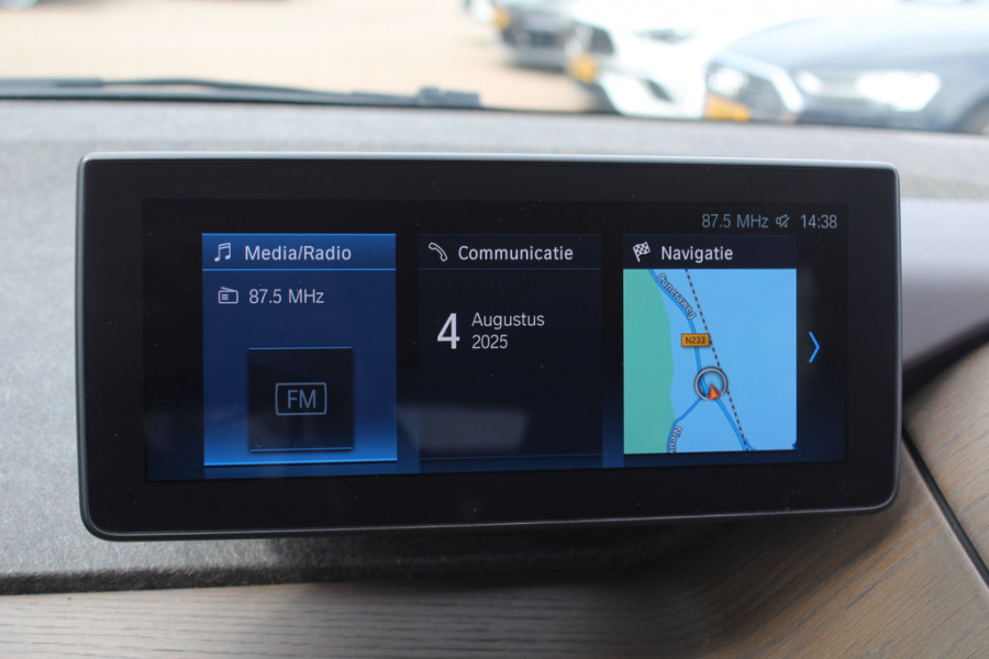 BMW i3 Executive Edition 120Ah 42 kWh / SoH 87,8% / Camera / Navigatie / 20'' / LED / Warmtepomp / Stoelverwarming / DAB / Cruise Control