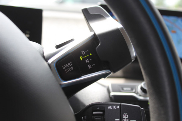 BMW i3 Executive Edition 120Ah 42 kWh / SoH 87,8% / Camera / Navigatie / 20'' / LED / Warmtepomp / Stoelverwarming / DAB / Cruise Control