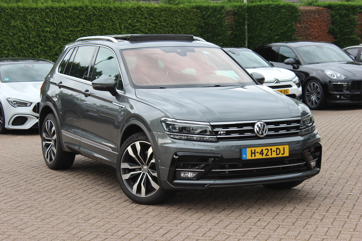 Volkswagen Tiguan 2.0 TSI 4Motion Highline Business R / Trekhaak / Panoramadak / Camera / Head-up / CarPlay / 20'' / Dodehoek / Virtual Cockpit / Stoelverwarming 4x / DAB / ACC