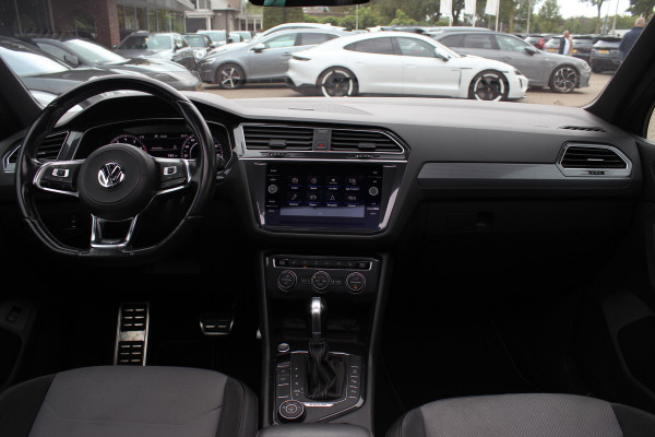Volkswagen Tiguan 2.0 TSI 4Motion Highline Business R / Trekhaak / Panoramadak / Camera / Head-up / CarPlay / 20'' / Dodehoek / Virtual Cockpit / Stoelverwarming 4x / DAB / ACC