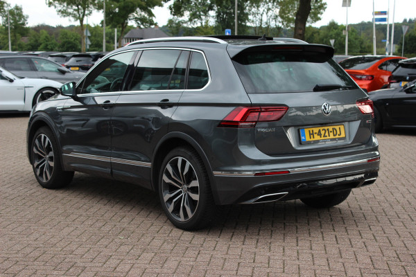 Volkswagen Tiguan 2.0 TSI 4Motion Highline Business R / Trekhaak / Panoramadak / Camera / Head-up / CarPlay / 20'' / Dodehoek / Virtual Cockpit / Stoelverwarming 4x / DAB / ACC