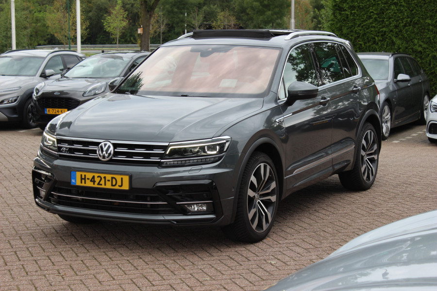 Volkswagen Tiguan 2.0 TSI 4Motion Highline Business R / Trekhaak / Panoramadak / Camera / Head-up / CarPlay / 20'' / Dodehoek / Virtual Cockpit / Stoelverwarming 4x / DAB / ACC