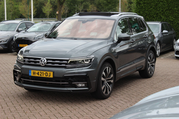 Volkswagen Tiguan 2.0 TSI 4Motion Highline Business R / Trekhaak / Panoramadak / Camera / Head-up / CarPlay / 20'' / Dodehoek / Virtual Cockpit / Stoelverwarming 4x / DAB / ACC