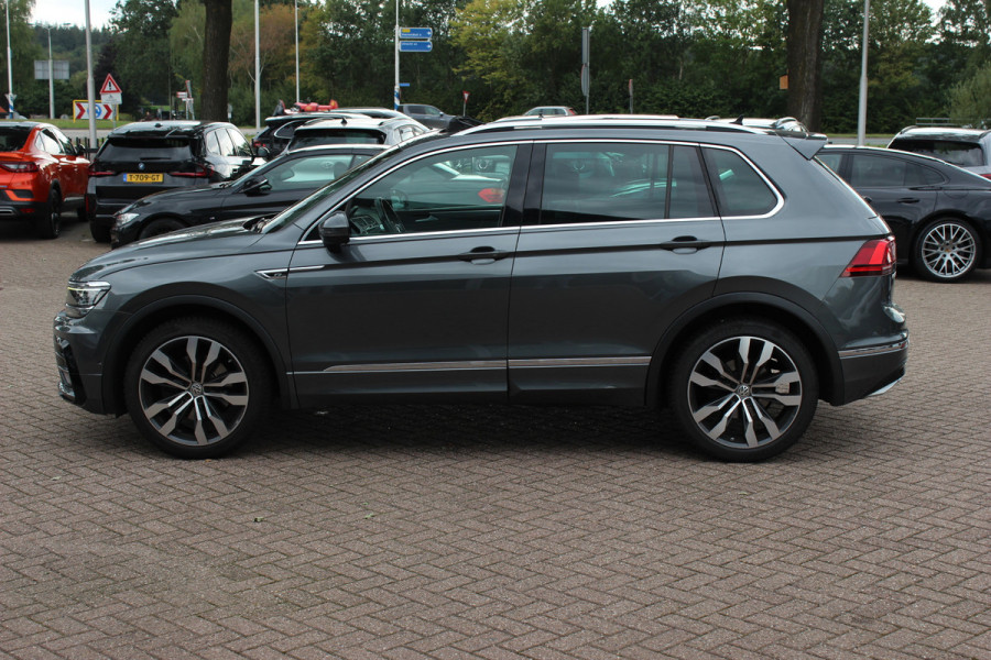 Volkswagen Tiguan 2.0 TSI 4Motion Highline Business R / Trekhaak / Panoramadak / Camera / Head-up / CarPlay / 20'' / Dodehoek / Virtual Cockpit / Stoelverwarming 4x / DAB / ACC