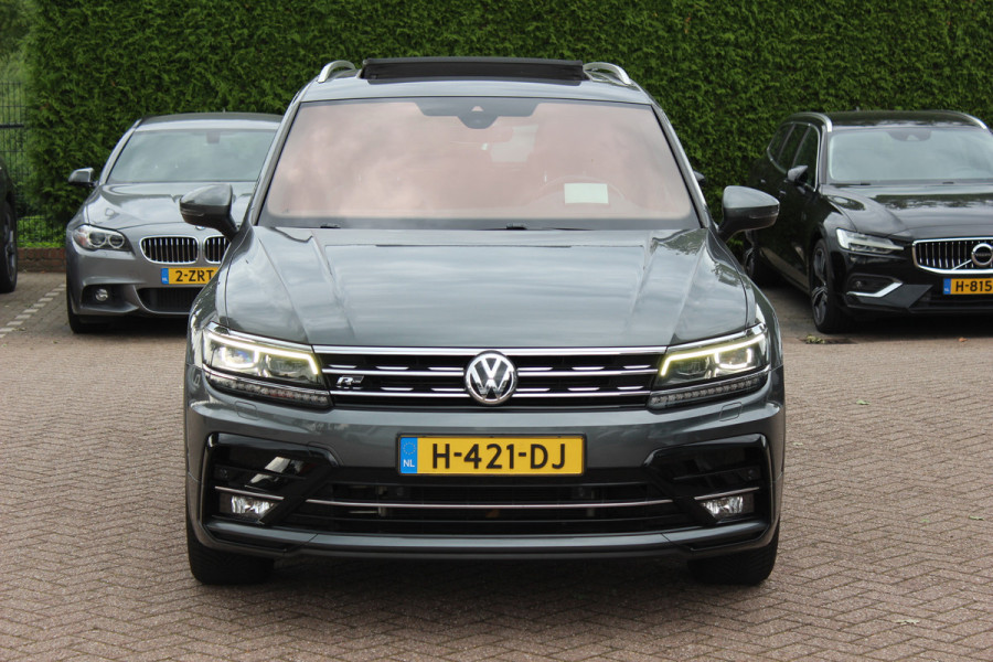 Volkswagen Tiguan 2.0 TSI 4Motion Highline Business R / Trekhaak / Panoramadak / Camera / Head-up / CarPlay / 20'' / Dodehoek / Virtual Cockpit / Stoelverwarming 4x / DAB / ACC