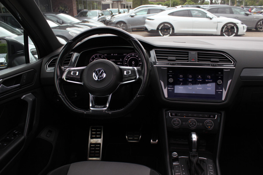 Volkswagen Tiguan 2.0 TSI 4Motion Highline Business R / Trekhaak / Panoramadak / Camera / Head-up / CarPlay / 20'' / Dodehoek / Virtual Cockpit / Stoelverwarming 4x / DAB / ACC