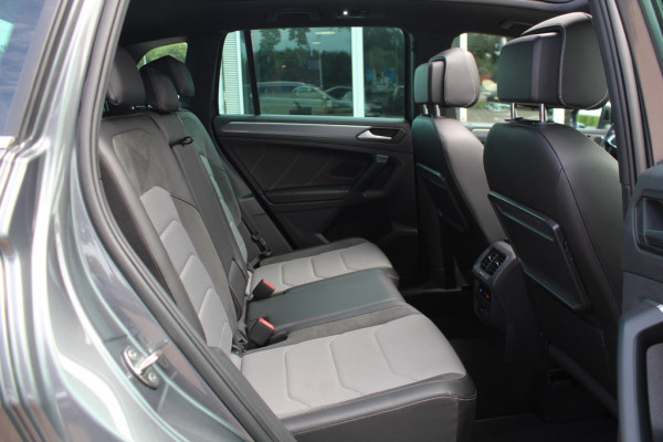 Volkswagen Tiguan 2.0 TSI 4Motion Highline Business R / Trekhaak / Panoramadak / Camera / Head-up / CarPlay / 20'' / Dodehoek / Virtual Cockpit / Stoelverwarming 4x / DAB / ACC