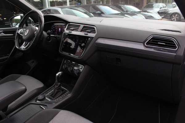 Volkswagen Tiguan 2.0 TSI 4Motion Highline Business R / Trekhaak / Panoramadak / Camera / Head-up / CarPlay / 20'' / Dodehoek / Virtual Cockpit / Stoelverwarming 4x / DAB / ACC