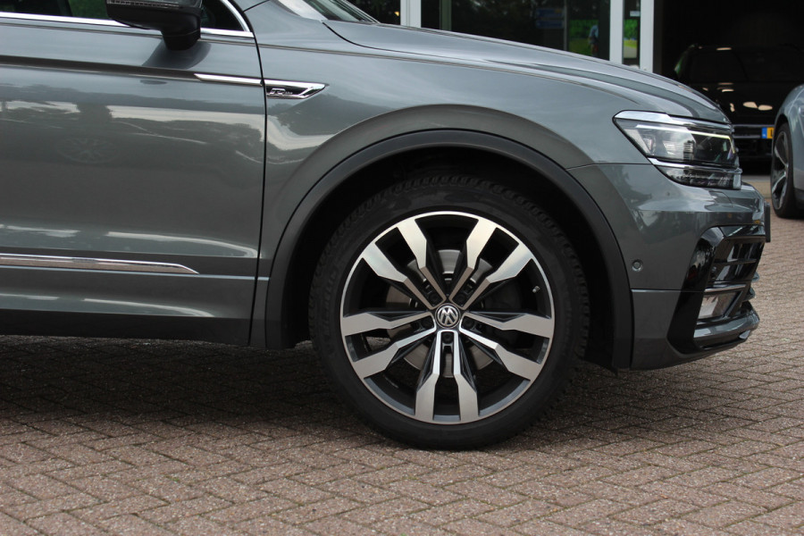 Volkswagen Tiguan 2.0 TSI 4Motion Highline Business R / Trekhaak / Panoramadak / Camera / Head-up / CarPlay / 20'' / Dodehoek / Virtual Cockpit / Stoelverwarming 4x / DAB / ACC