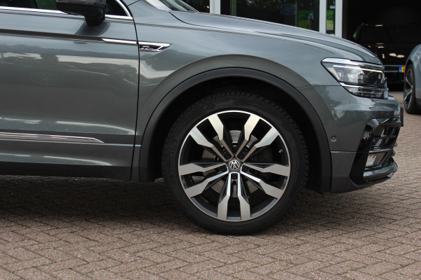 Volkswagen Tiguan 2.0 TSI 4Motion Highline Business R / Trekhaak / Panoramadak / Camera / Head-up / CarPlay / 20'' / Dodehoek / Virtual Cockpit / Stoelverwarming 4x / DAB / ACC