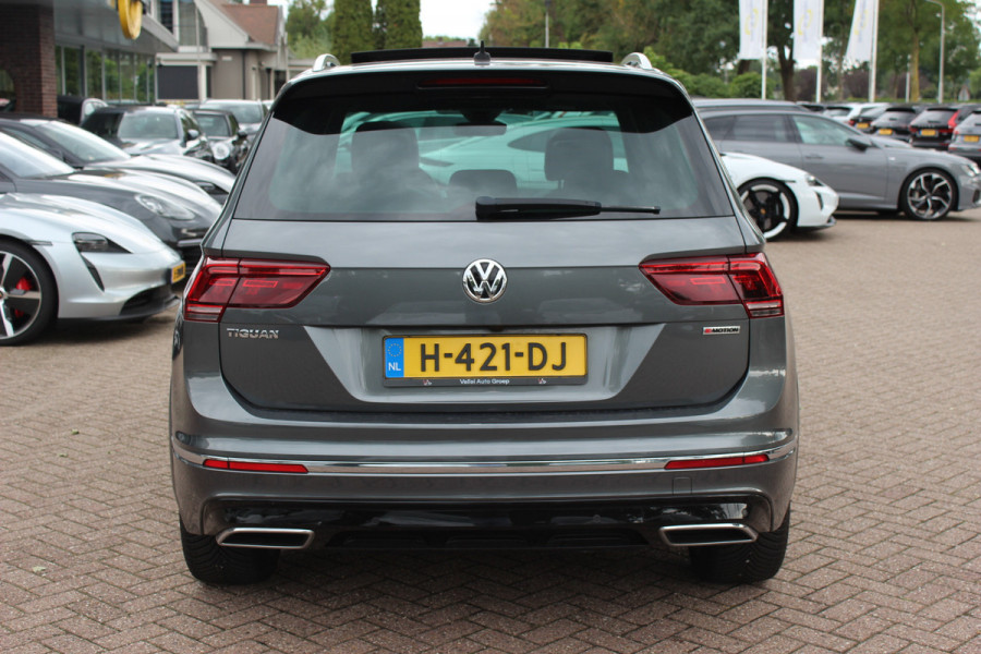 Volkswagen Tiguan 2.0 TSI 4Motion Highline Business R / Trekhaak / Panoramadak / Camera / Head-up / CarPlay / 20'' / Dodehoek / Virtual Cockpit / Stoelverwarming 4x / DAB / ACC