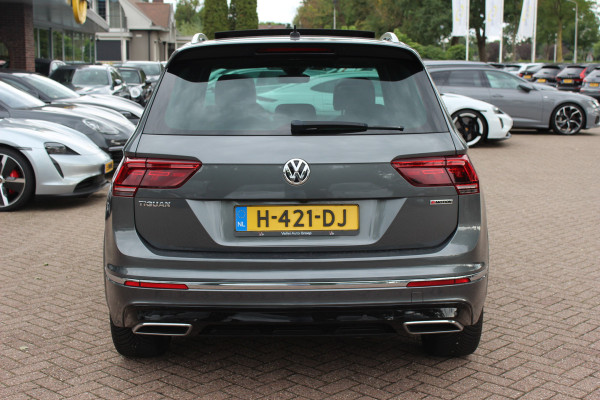 Volkswagen Tiguan 2.0 TSI 4Motion Highline Business R / Trekhaak / Panoramadak / Camera / Head-up / CarPlay / 20'' / Dodehoek / Virtual Cockpit / Stoelverwarming 4x / DAB / ACC
