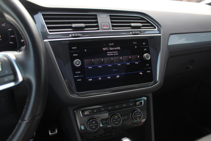 Volkswagen Tiguan 2.0 TSI 4Motion Highline Business R / Trekhaak / Panoramadak / Camera / Head-up / CarPlay / 20'' / Dodehoek / Virtual Cockpit / Stoelverwarming 4x / DAB / ACC