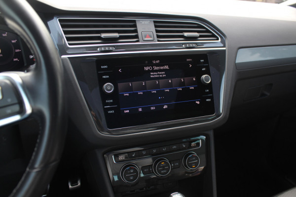 Volkswagen Tiguan 2.0 TSI 4Motion Highline Business R / Trekhaak / Panoramadak / Camera / Head-up / CarPlay / 20'' / Dodehoek / Virtual Cockpit / Stoelverwarming 4x / DAB / ACC