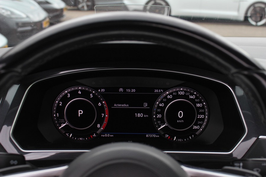 Volkswagen Tiguan 2.0 TSI 4Motion Highline Business R / Trekhaak / Panoramadak / Camera / Head-up / CarPlay / 20'' / Dodehoek / Virtual Cockpit / Stoelverwarming 4x / DAB / ACC