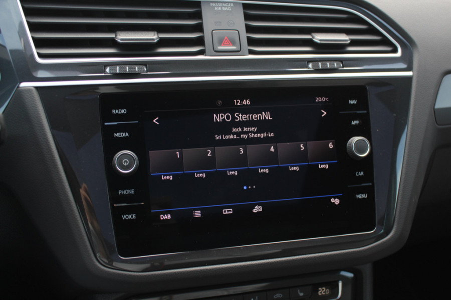 Volkswagen Tiguan 2.0 TSI 4Motion Highline Business R / Trekhaak / Panoramadak / Camera / Head-up / CarPlay / 20'' / Dodehoek / Virtual Cockpit / Stoelverwarming 4x / DAB / ACC
