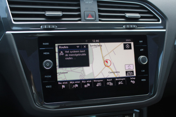 Volkswagen Tiguan 2.0 TSI 4Motion Highline Business R / Trekhaak / Panoramadak / Camera / Head-up / CarPlay / 20'' / Dodehoek / Virtual Cockpit / Stoelverwarming 4x / DAB / ACC