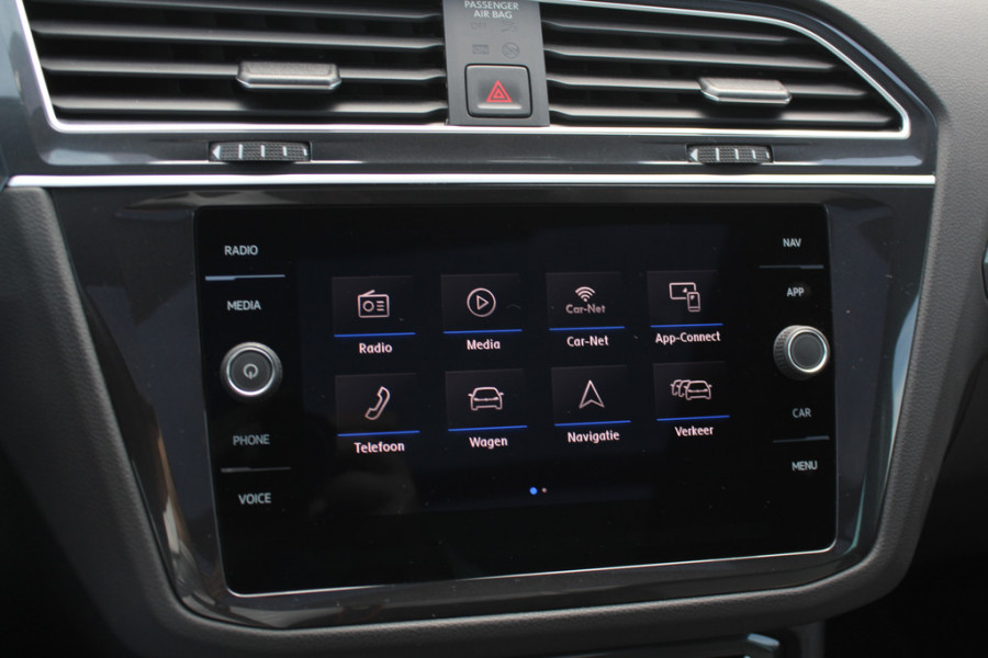 Volkswagen Tiguan 2.0 TSI 4Motion Highline Business R / Trekhaak / Panoramadak / Camera / Head-up / CarPlay / 20'' / Dodehoek / Virtual Cockpit / Stoelverwarming 4x / DAB / ACC