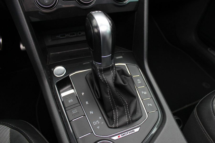 Volkswagen Tiguan 2.0 TSI 4Motion Highline Business R / Trekhaak / Panoramadak / Camera / Head-up / CarPlay / 20'' / Dodehoek / Virtual Cockpit / Stoelverwarming 4x / DAB / ACC