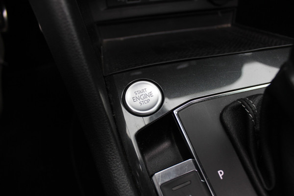 Volkswagen Tiguan 2.0 TSI 4Motion Highline Business R / Trekhaak / Panoramadak / Camera / Head-up / CarPlay / 20'' / Dodehoek / Virtual Cockpit / Stoelverwarming 4x / DAB / ACC