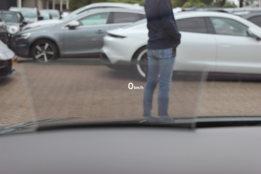 Volkswagen Tiguan 2.0 TSI 4Motion Highline Business R / Trekhaak / Panoramadak / Camera / Head-up / CarPlay / 20'' / Dodehoek / Virtual Cockpit / Stoelverwarming 4x / DAB / ACC