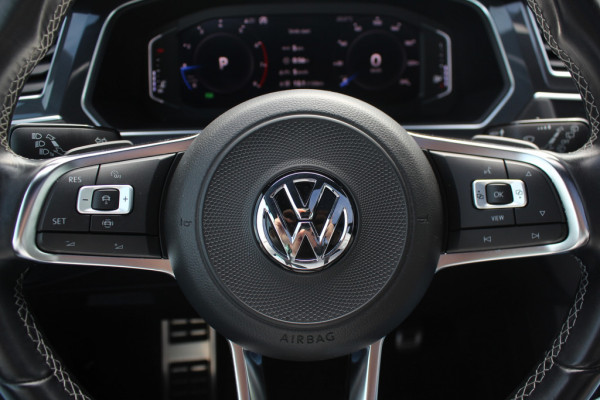 Volkswagen Tiguan 2.0 TSI 4Motion Highline Business R / Trekhaak / Panoramadak / Camera / Head-up / CarPlay / 20'' / Dodehoek / Virtual Cockpit / Stoelverwarming 4x / DAB / ACC