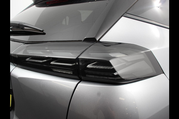 Peugeot e-2008 EV Allure 50 kWh Navigatie Apple Carplay Android Auto Camera Parkeerhulp Adaptive cruise control Dodehoekassistent Full Led Climate Control Virtual Cockpit Lichtmetalen velgen