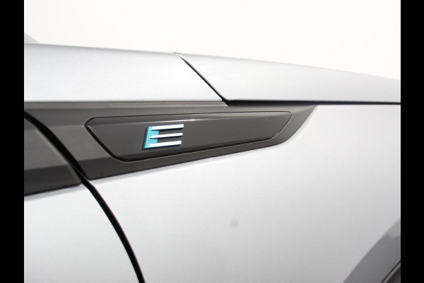 Peugeot e-2008 EV Allure 50 kWh Navigatie Apple Carplay Android Auto Camera Parkeerhulp Adaptive cruise control Dodehoekassistent Full Led Climate Control Virtual Cockpit Lichtmetalen velgen