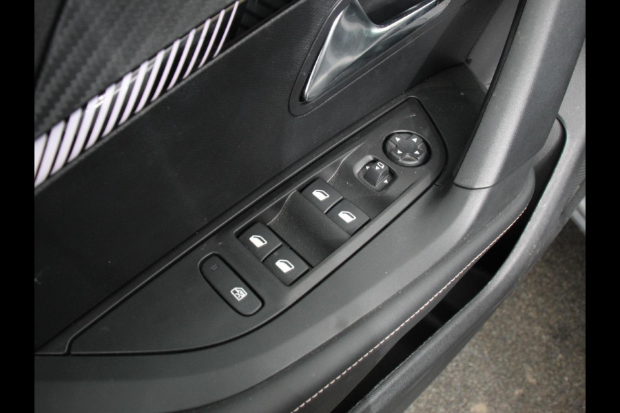 Peugeot e-2008 EV Allure 50 kWh Navigatie Apple Carplay Android Auto Camera Parkeerhulp Adaptive cruise control Dodehoekassistent Full Led Climate Control Virtual Cockpit Lichtmetalen velgen