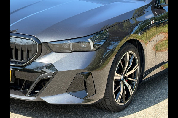 BMW 5 Serie Touring 530e, M sport PRO, ALLE OPTIES, panoramadak, electr bedienbare trekhaak,b&w, nieuwprijs € 98781,- NL auto nap