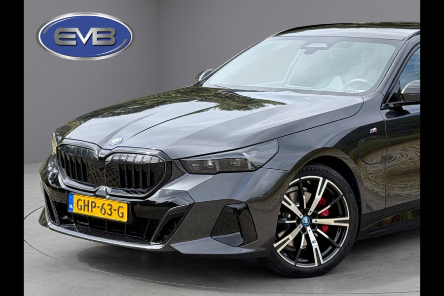 BMW 5 Serie Touring 530e, M sport PRO, ALLE OPTIES, panoramadak, electr bedienbare trekhaak,b&w, nieuwprijs € 98781,- NL auto nap