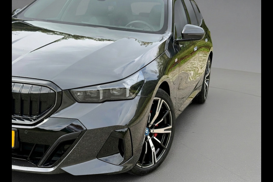 BMW 5 Serie Touring 530e, M sport PRO, ALLE OPTIES, panoramadak, electr bedienbare trekhaak,b&w, nieuwprijs € 98781,- NL auto nap