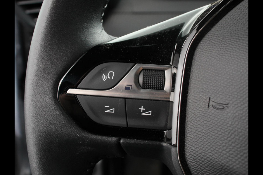 Peugeot e-2008 EV Allure 50 kWh Navigatie Apple Carplay Android Auto Camera Parkeerhulp Adaptive cruise control Dodehoekassistent Full Led Climate Control Virtual Cockpit Lichtmetalen velgen