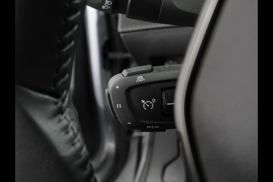 Peugeot e-2008 EV Allure 50 kWh Navigatie Apple Carplay Android Auto Camera Parkeerhulp Adaptive cruise control Dodehoekassistent Full Led Climate Control Virtual Cockpit Lichtmetalen velgen