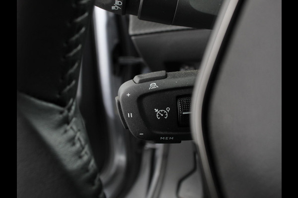 Peugeot e-2008 EV Allure 50 kWh Navigatie Apple Carplay Android Auto Camera Parkeerhulp Adaptive cruise control Dodehoekassistent Full Led Climate Control Virtual Cockpit Lichtmetalen velgen