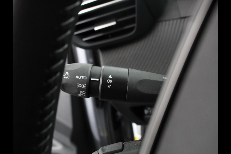 Peugeot e-2008 EV Allure 50 kWh Navigatie Apple Carplay Android Auto Camera Parkeerhulp Adaptive cruise control Dodehoekassistent Full Led Climate Control Virtual Cockpit Lichtmetalen velgen