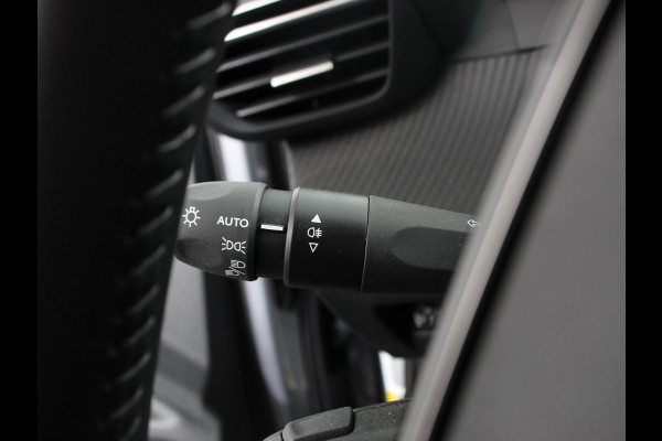 Peugeot e-2008 EV Allure 50 kWh Navigatie Apple Carplay Android Auto Camera Parkeerhulp Adaptive cruise control Dodehoekassistent Full Led Climate Control Virtual Cockpit Lichtmetalen velgen