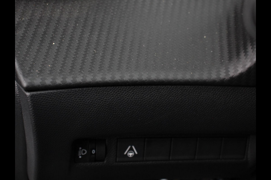 Peugeot e-2008 EV Allure 50 kWh Navigatie Apple Carplay Android Auto Camera Parkeerhulp Adaptive cruise control Dodehoekassistent Full Led Climate Control Virtual Cockpit Lichtmetalen velgen