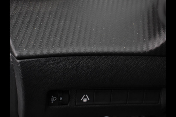 Peugeot e-2008 EV Allure 50 kWh Navigatie Apple Carplay Android Auto Camera Parkeerhulp Adaptive cruise control Dodehoekassistent Full Led Climate Control Virtual Cockpit Lichtmetalen velgen