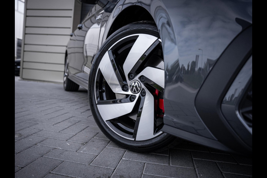 Volkswagen Golf 8.5 1.5 eHybrid GTE - Pano l HUD l 360cam l Dodehoek